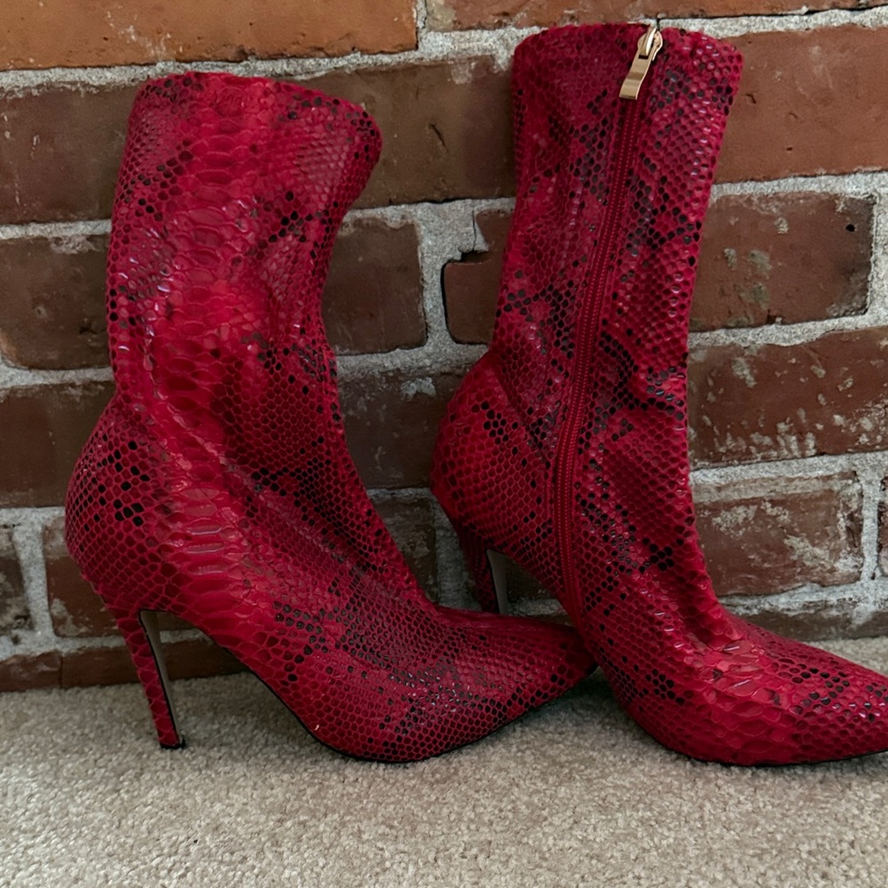 Elegant Red Snake Print Heeled Boots